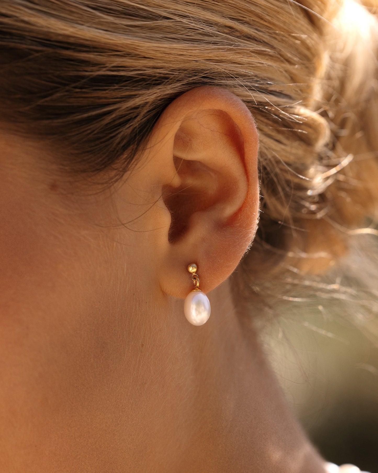 Aura Pearl Gold Earring