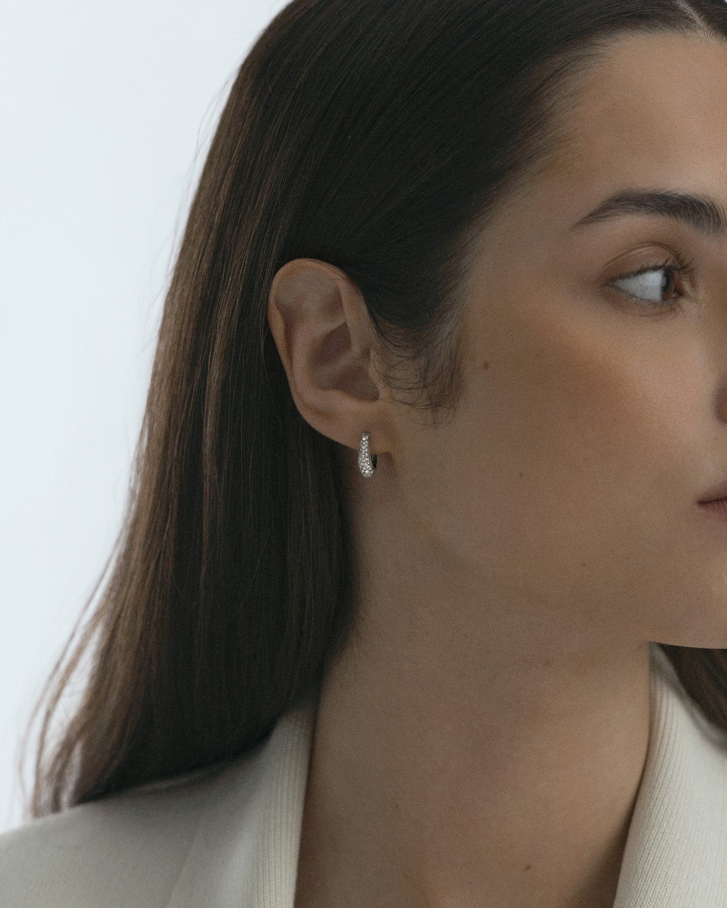 Pavé precious small hoops
