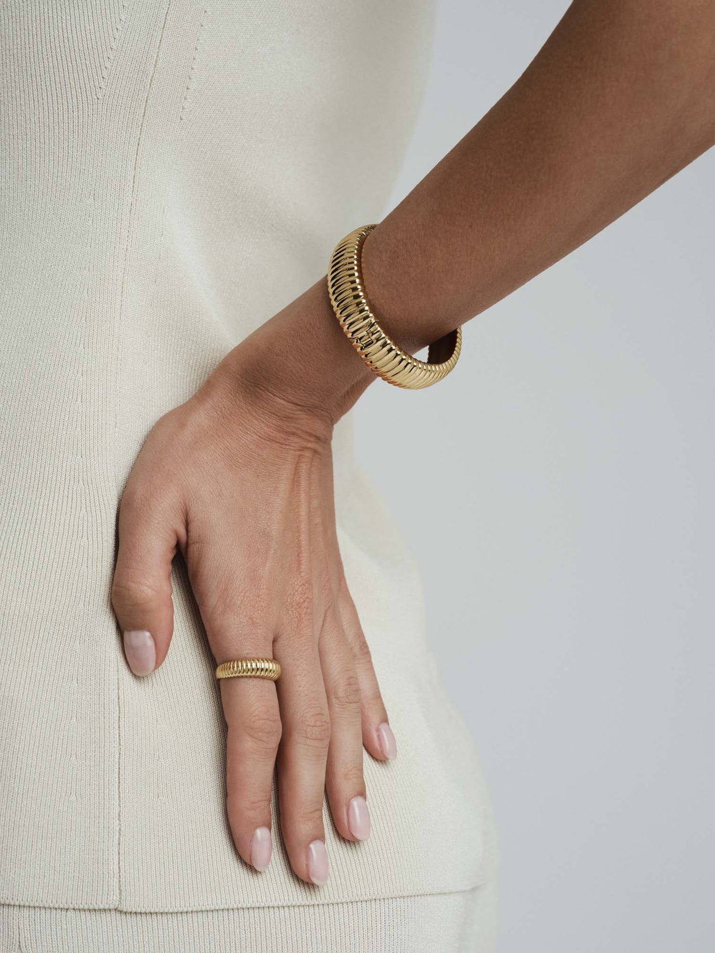 Retro Ribbed Gold Bangle