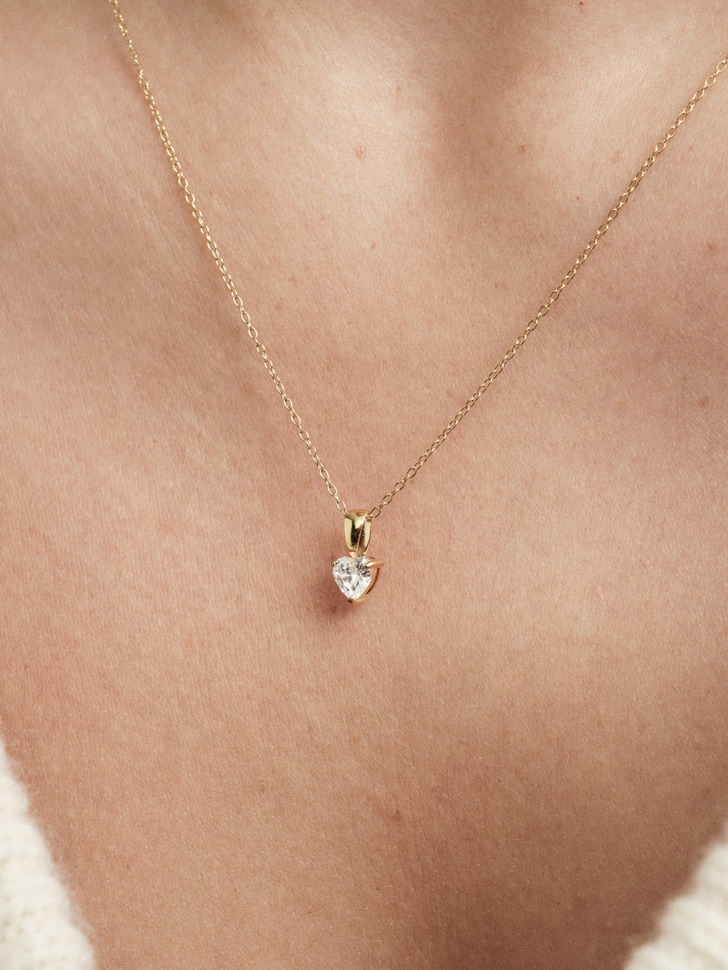 Bonne White Necklace