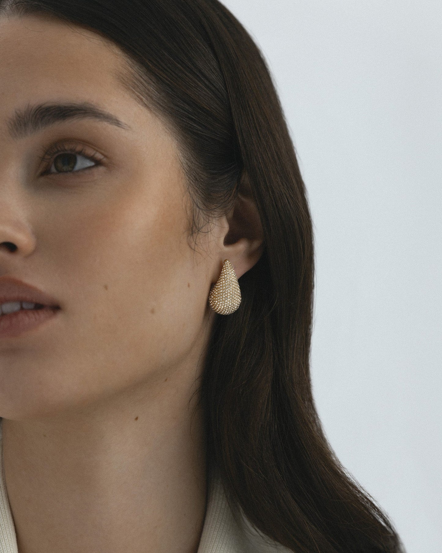 Pavé daring large earring