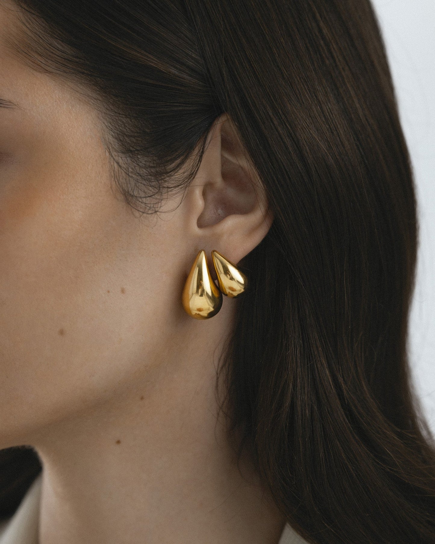 Plain daring small gold earring