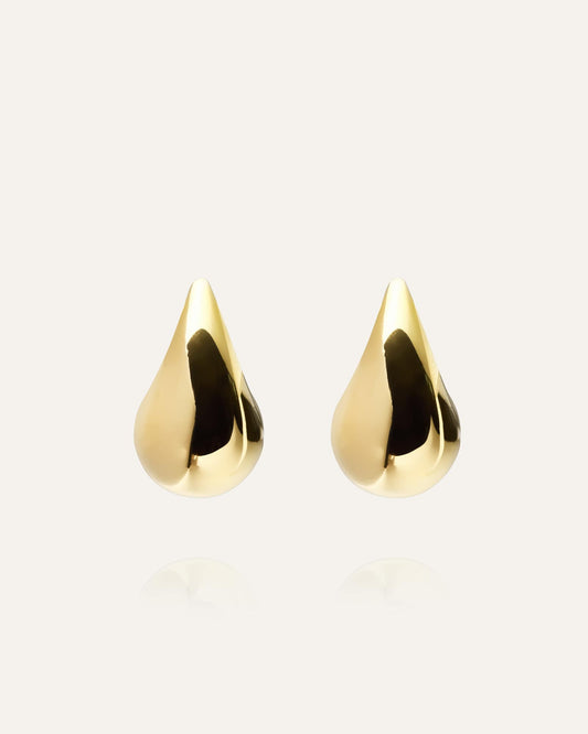 Plain daring small gold earring