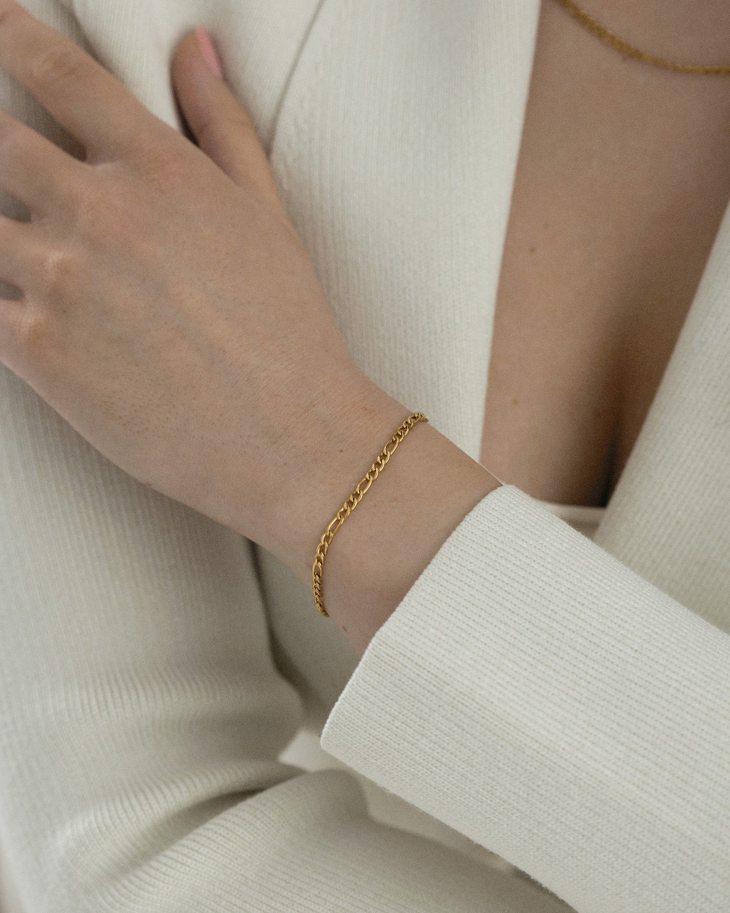 Thin Figaro Bracelet Gold