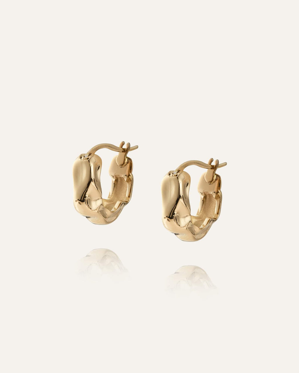 Wavy Bolded Small Hoops