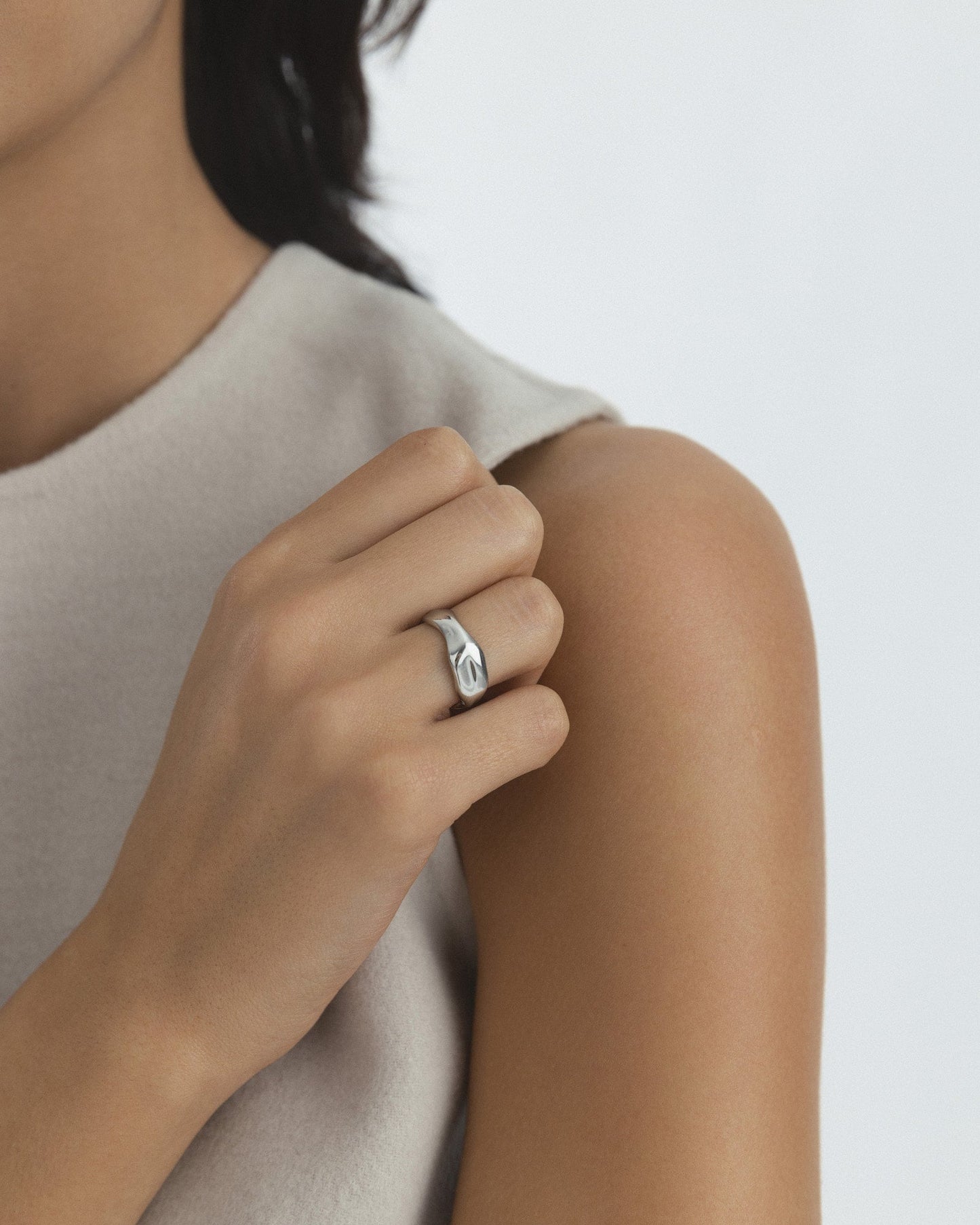 WAVY BOLDED RING