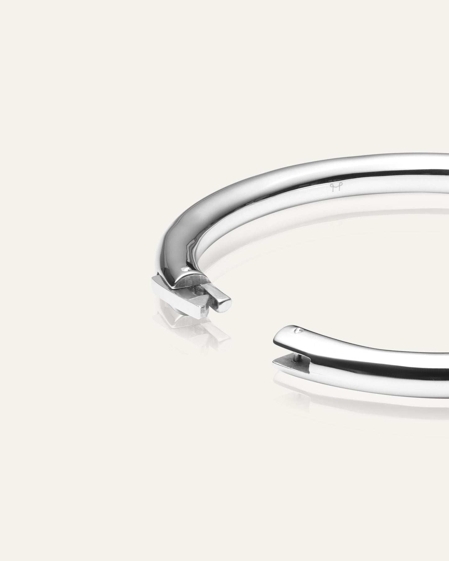 Aura Bold Silver Bangle