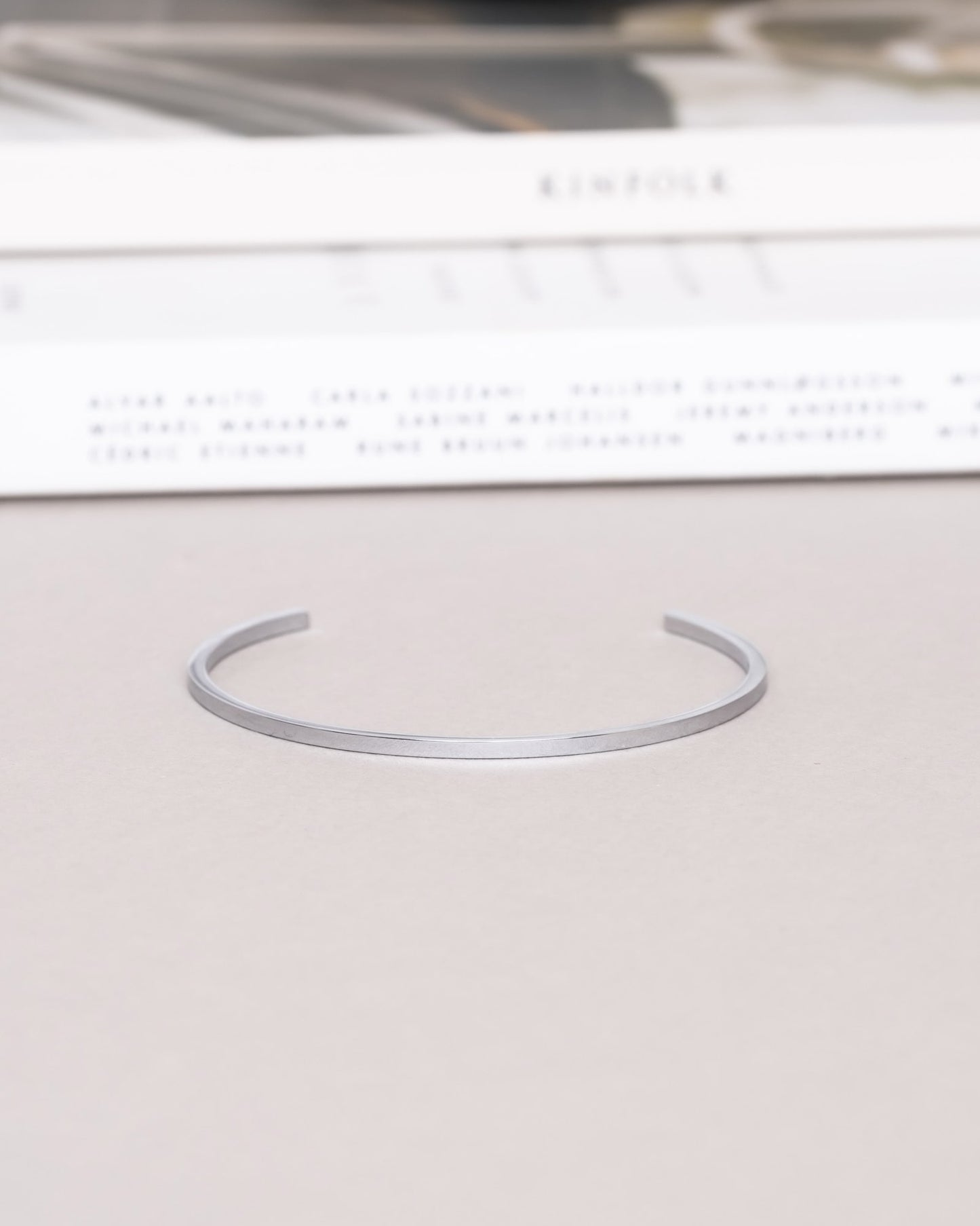 Sleek Bangle Silver Medium